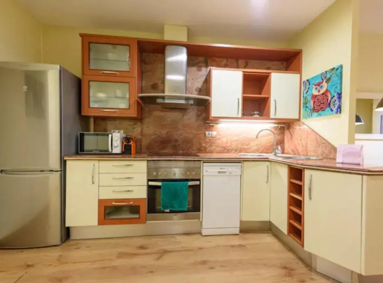 Ramblasrentals Chic & Spacious Flat Pool Table 15M Ramblas - Parking - Wifi ile iletişim