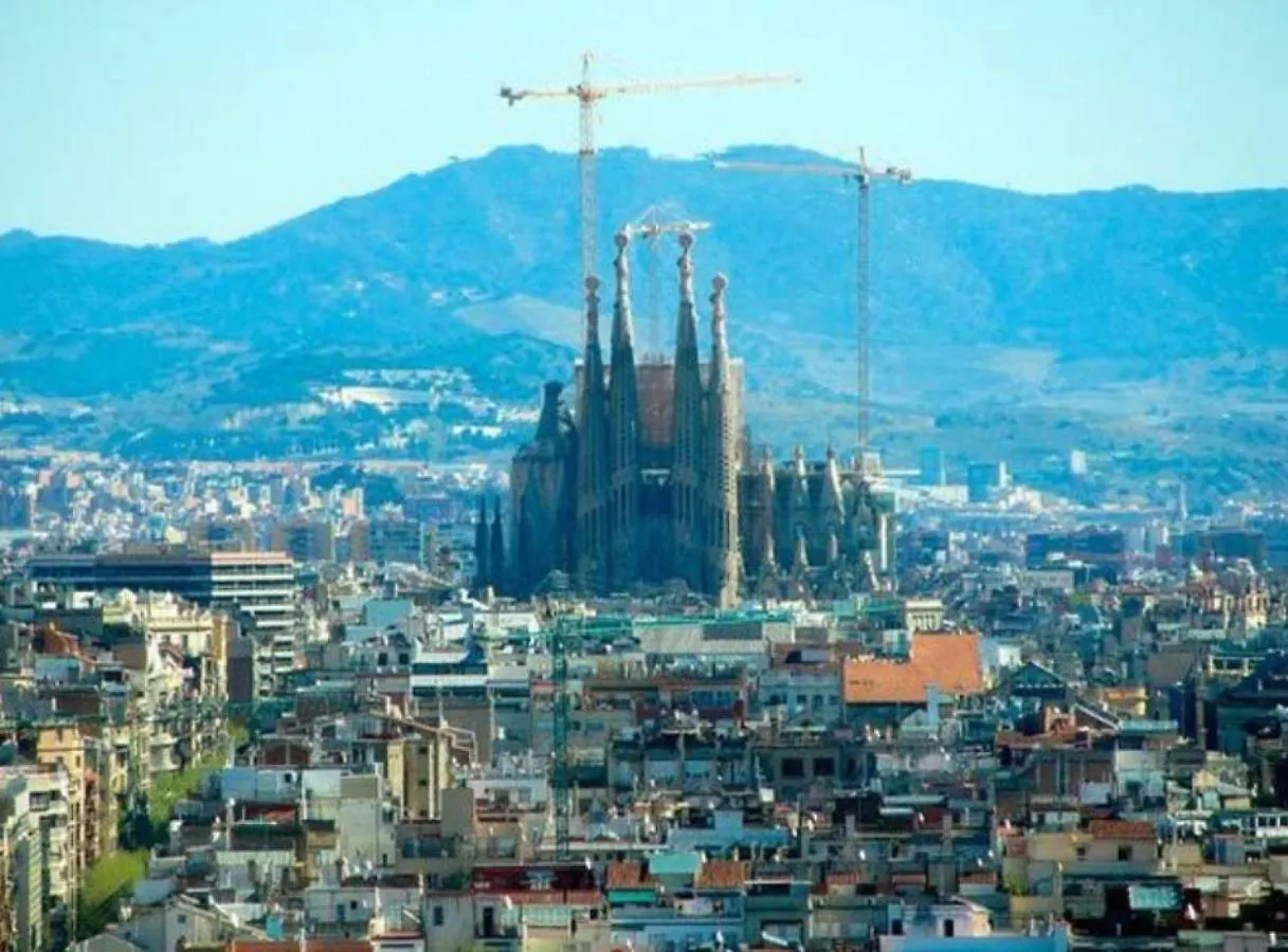 Ramblasrentals Chic & Spacious Flat Pool Table 15M Ramblas - Parking - Wifi Barselona 0*,  İspanya