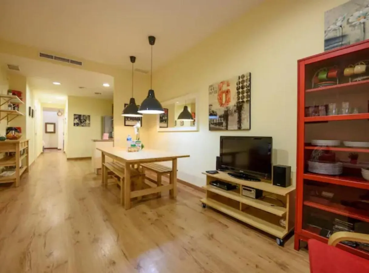 Ramblasrentals Chic & Spacious Flat Pool Table 15M Ramblas - Parking - Wifi Barselona Daire