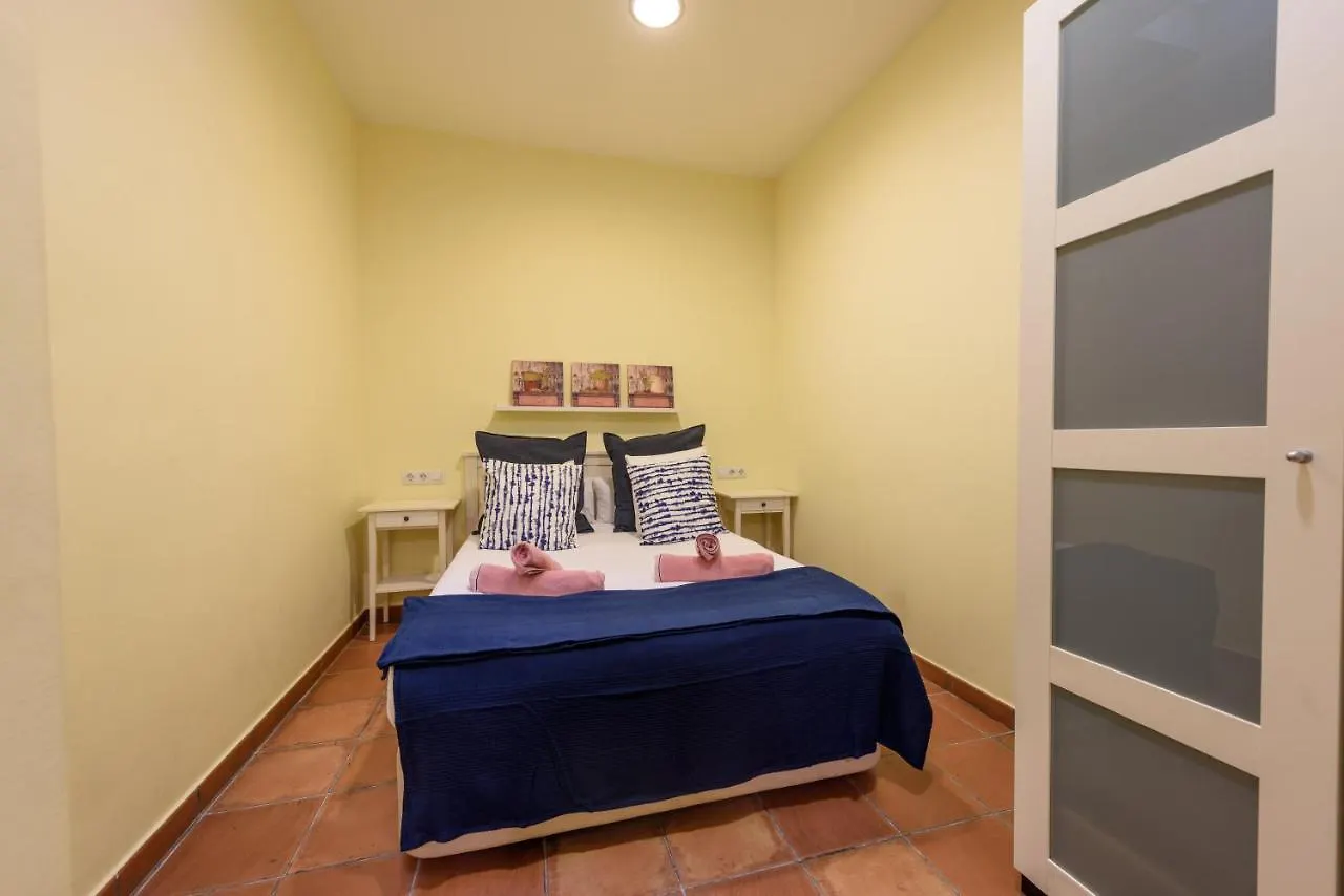 Ramblasrentals Chic & Spacious Flat Pool Table 15M Ramblas - Parking - Wifi Barselona 0*,  İspanya